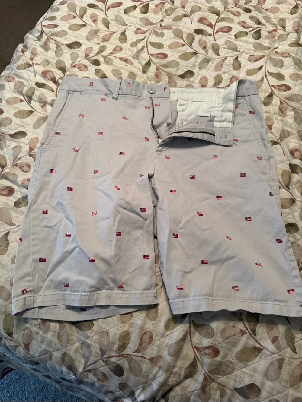 Old Navy Light Gray Flag-Print Flat Front Men's Shorts